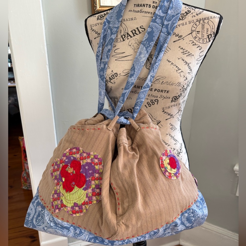 Drawstring Bag - Picture 3 of 8